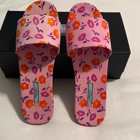 🛍️🛍️ HOST PICK 🎁 💯 Authentic PRADA Pink and Purple Women's slides/Sandals - Picture 3 of 12
